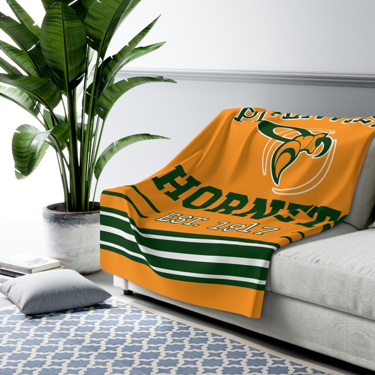 Classic Court Sherpa Fleece Throw - Plainview Hornets Edition